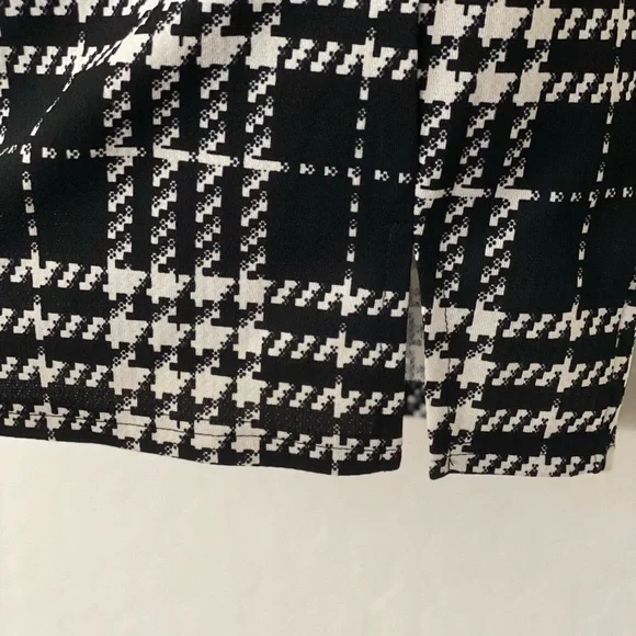 BLACK & White Mini Skirt - Picture 2 of 2